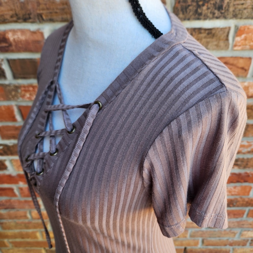 Y2K Tillys‎ Sky And Sparrow Womens Small Taupe Deep V Neck Lace Up Front Shirt - Picture 7 of 10